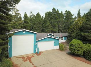 646 35th Ct, Florence, OR 97439