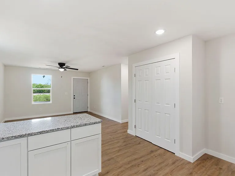 402 S Frisco #B — Photo 9