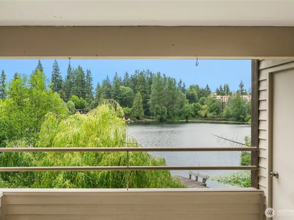 19528 Echo Lake Place N #B202, Shoreline, WA 98133