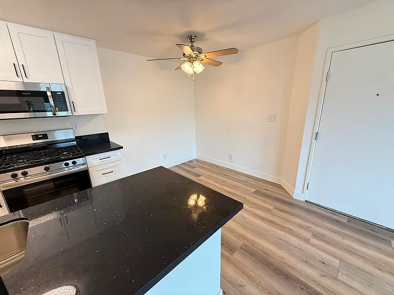 11033 Moorpark St #212 — Photo 6