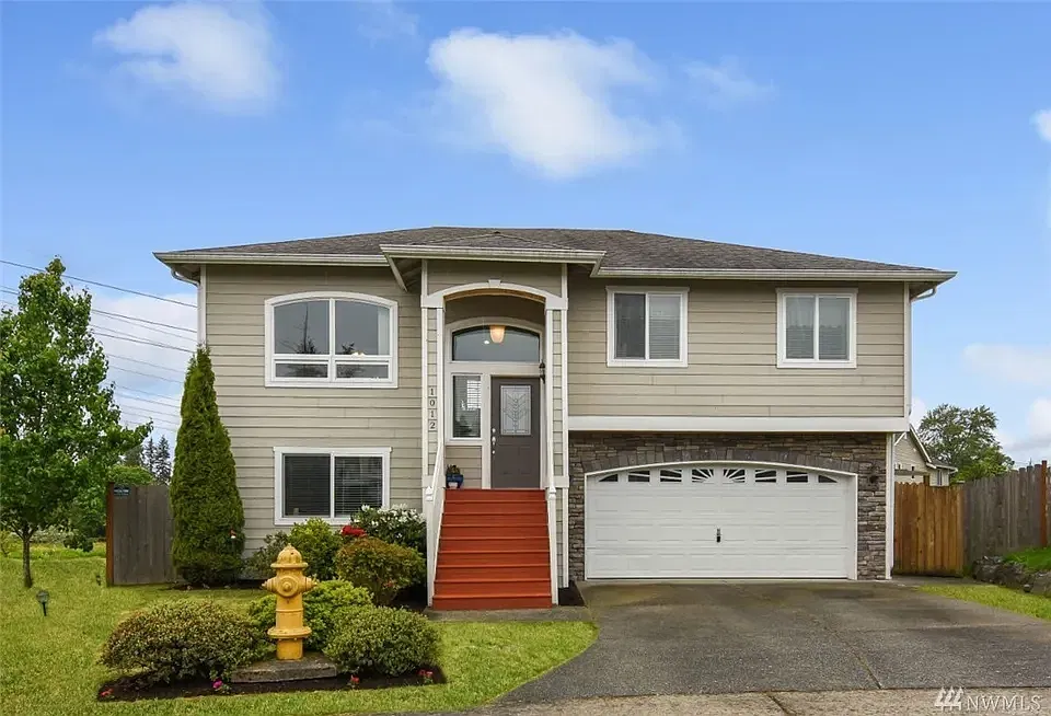 4 bed, 1505 sqft, $3,799 — Photo 1