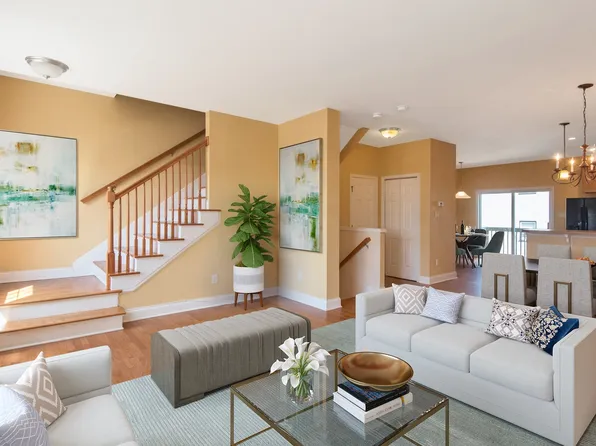 18 Columbus Cir, Bayonne, NJ 07002