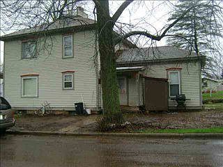 2nd image of 211 E 9th St