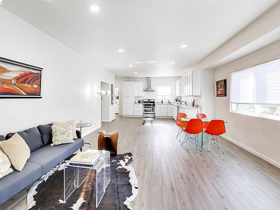 4th image of 1978 Rosedale Ave