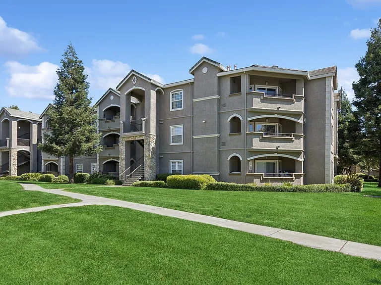 North Pointe Apartments — Photo 22