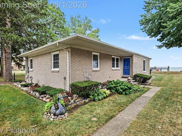 32200 Jefferson Ave, Saint Clair Shores, MI 48082