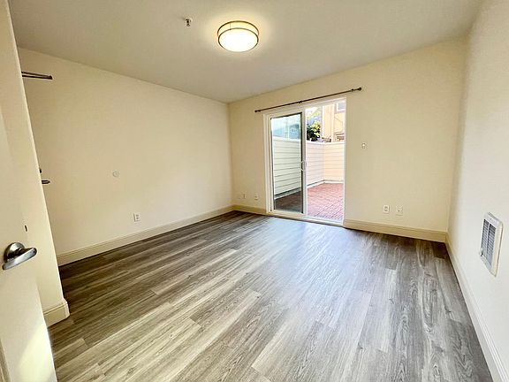 5th image of 3165 Mission St APT 202