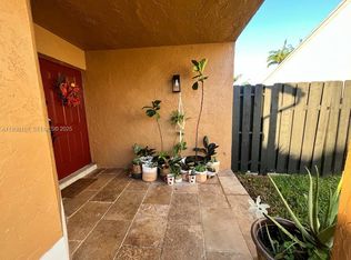 930 SW 109th Ave, Pembroke Pines, FL 33025