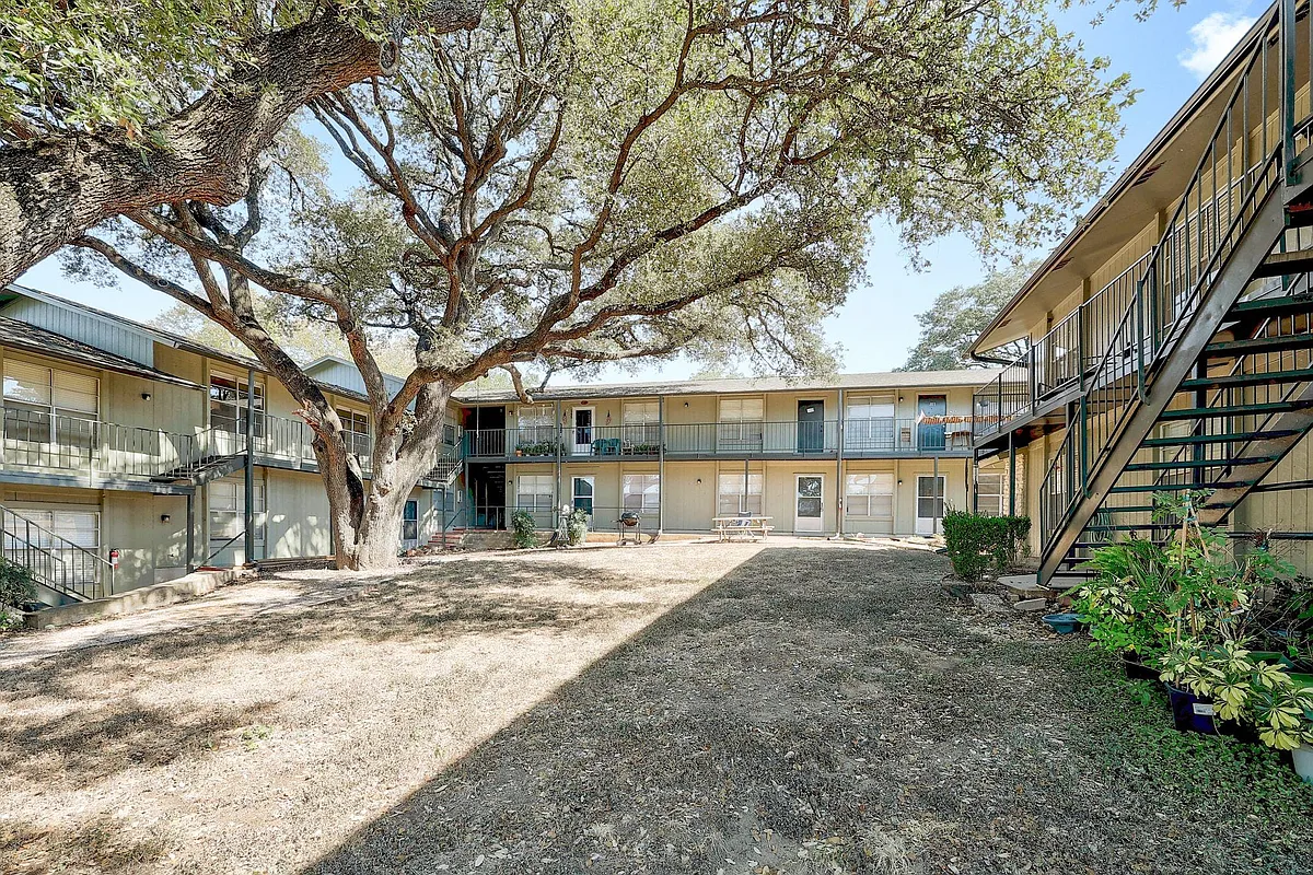 Building Photo - 509 Cedar Dr #206