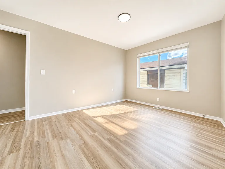 27056 Lawnwood St — Photo 18
