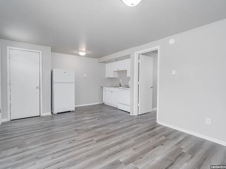 1031 Hunt Ave — Photo 18