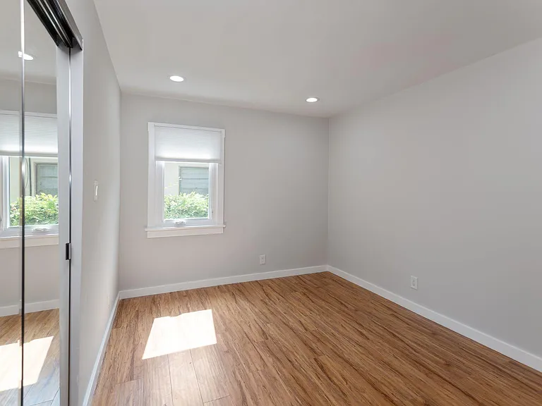 10624 Bloomfield St — Photo 15