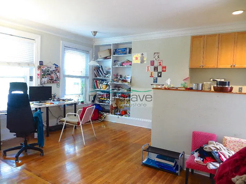 558 Columbus Ave #4R