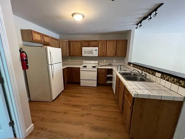 916 Avon Ave #101 — Photo 7