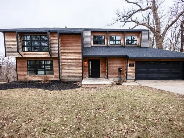 624 Carroll Dr SE, Cedar Rapids, IA 52403