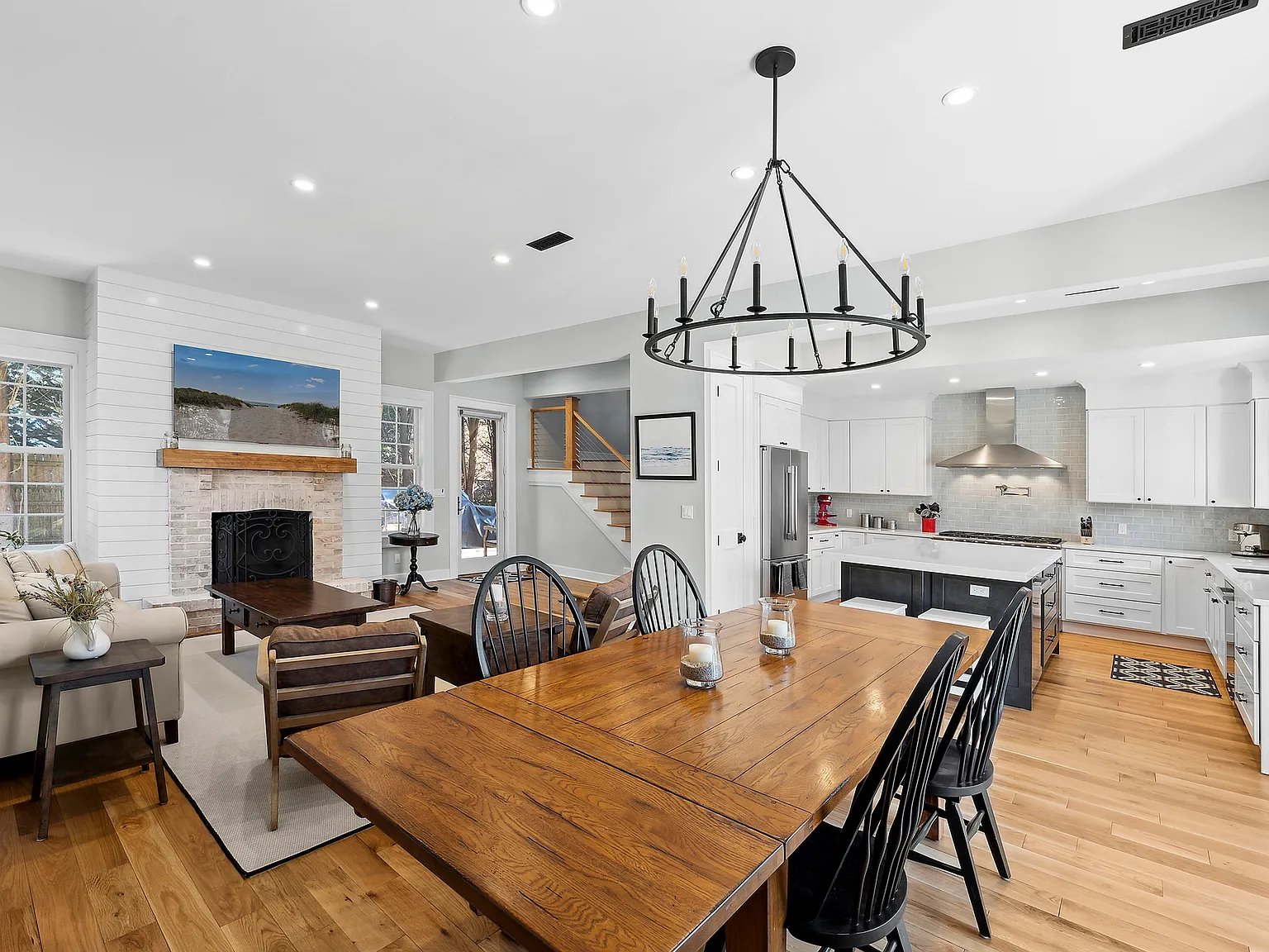 Exceptional Location — Photo 2