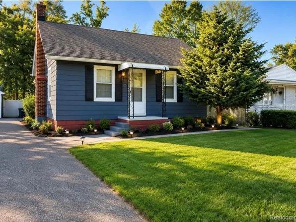 71 Biltmore Dr, Troy, MI 48084