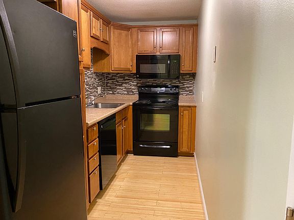 3rd image of 15 Silvestri Cir Unit 21