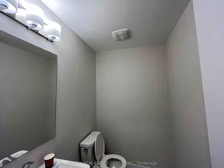 540 Oldenburg Ave — Photo 4