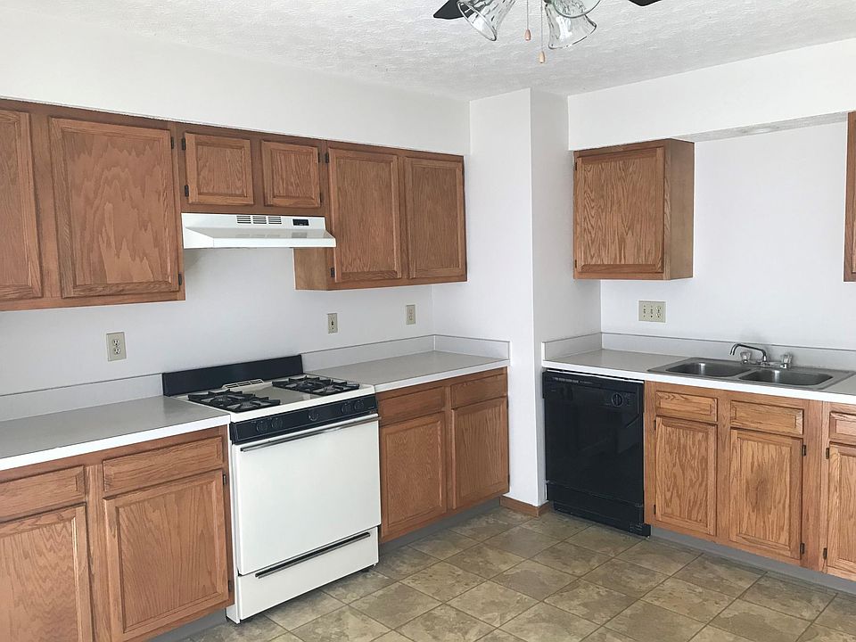 2nd image of 2414 Deerfield Dr