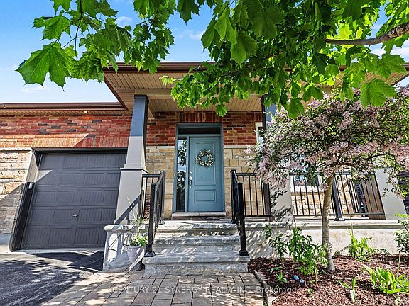 2nd image of 129 Boxcar Cres