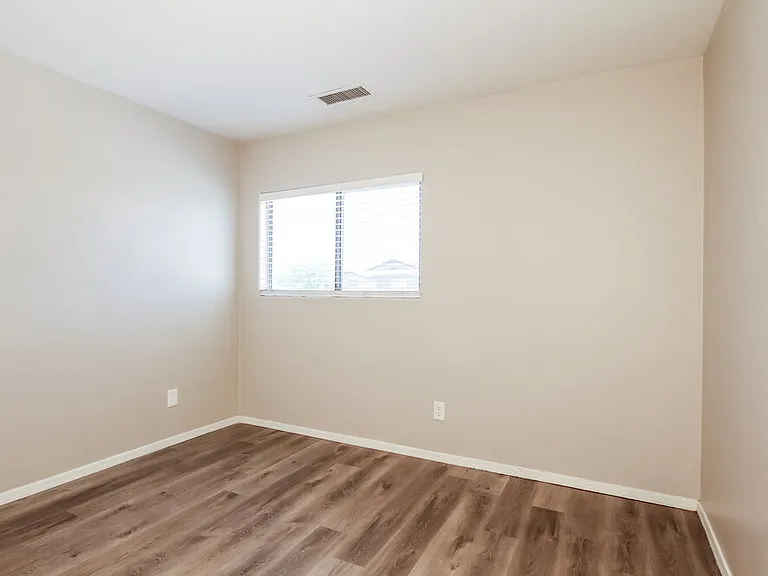 8961 S 253rd Ave — Photo 12