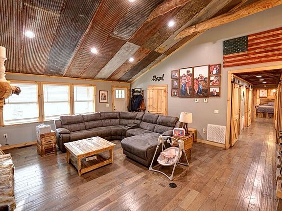 3rd image of 100 Woods Dr