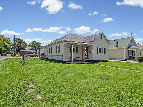 5th image of 1001 S Macoupin St
