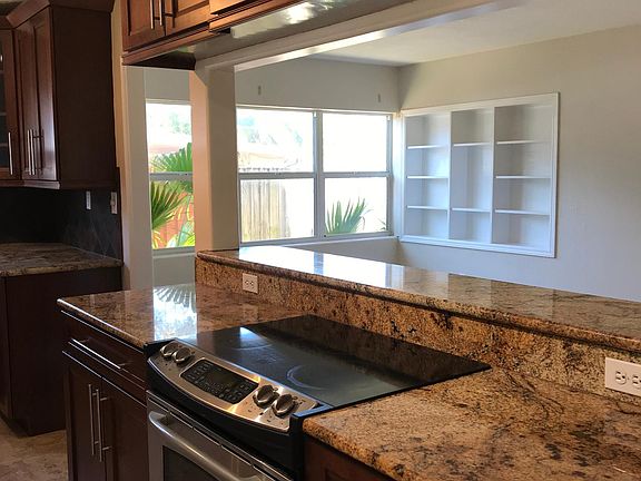3rd image of 765 Canovia Ave