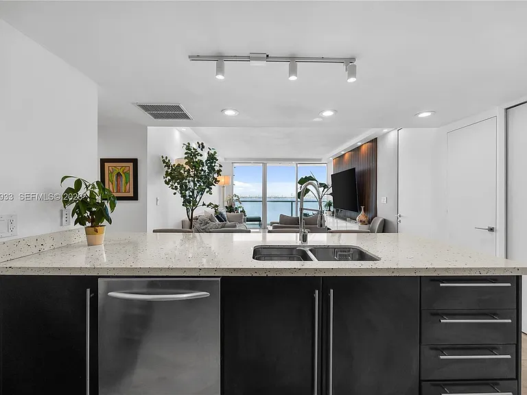 665 NE 25th St #1503 — Photo 15