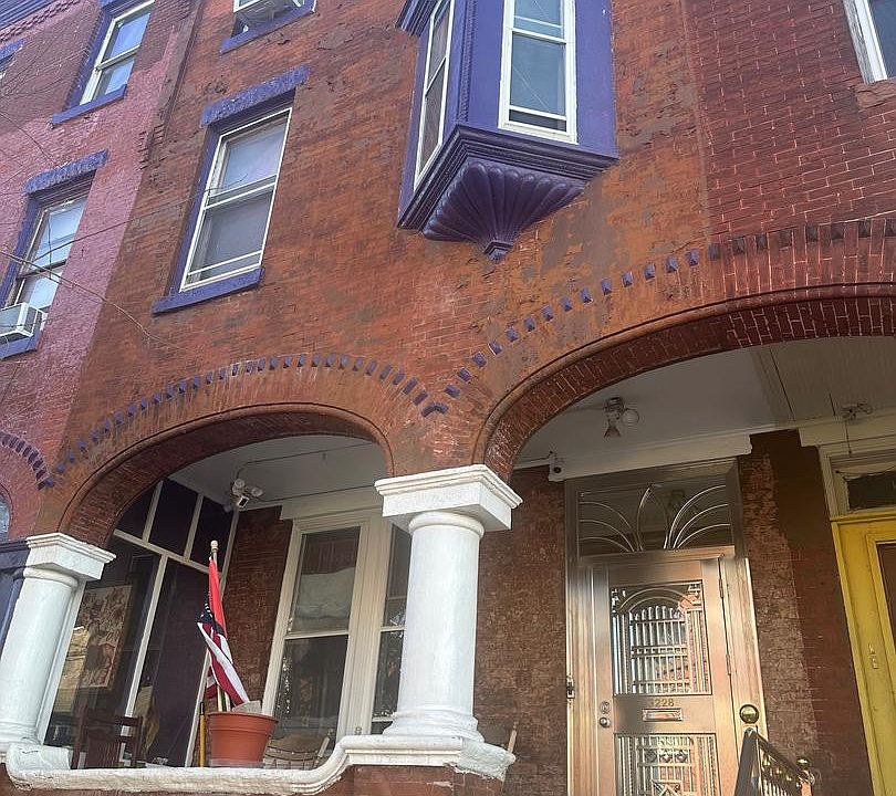 1st image of 3228 W Oxford St