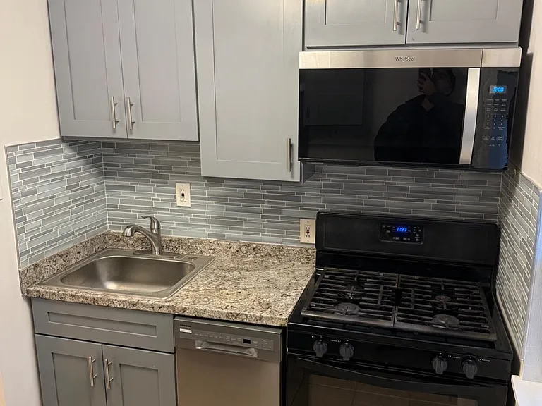 2040 N Darien St — Photo 11