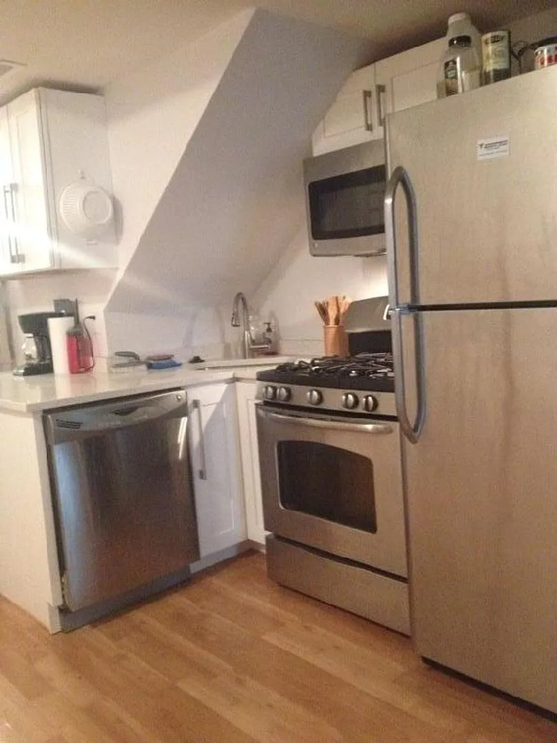 Central Heat/AC, In-Unit Washer and Dryer, Eat-in Kitchen, Stainless Steel Kitchen Appliances — Photo 2