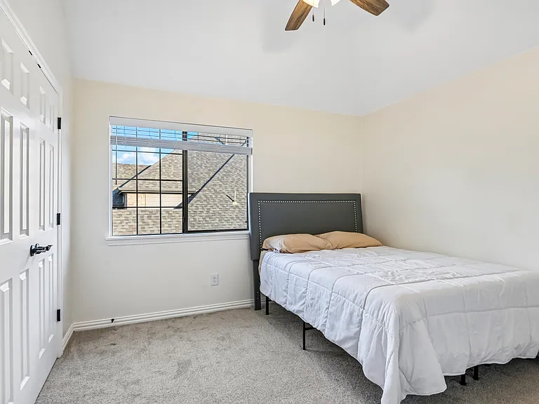 837 Moss Cliff Cir — Photo 23