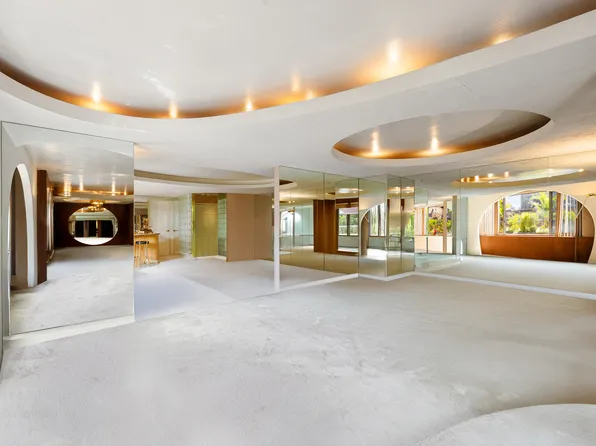 425 East 63rd Street image 3 of 28