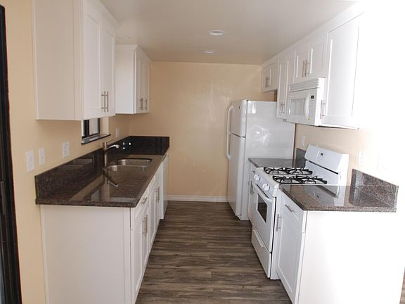 3rd image of 1702 E Erie St APT 4