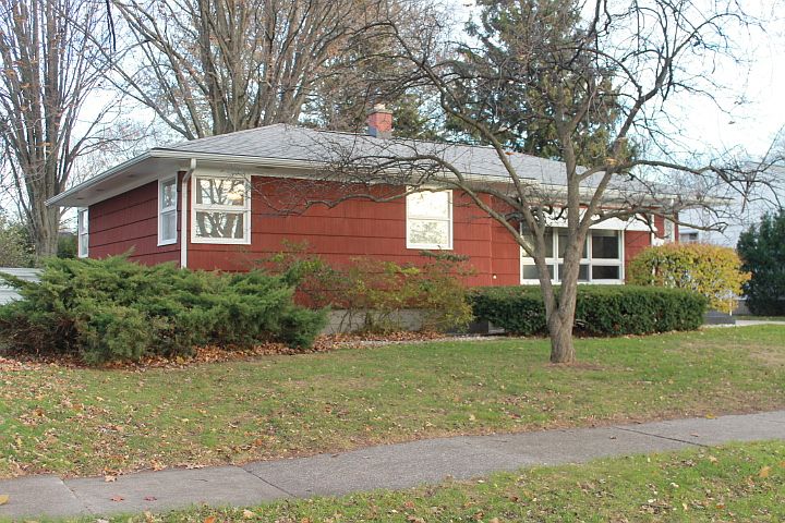 1st image of 902 S Despelder St