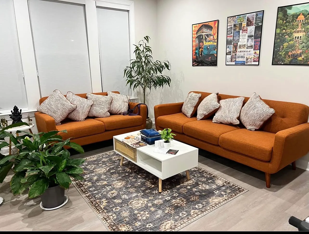 4 bed, 2350 sqft, $1,100 — Photo 2