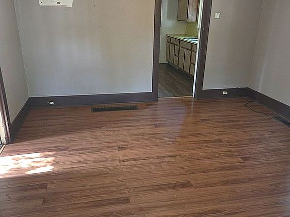 5th image of 415 W Apple St