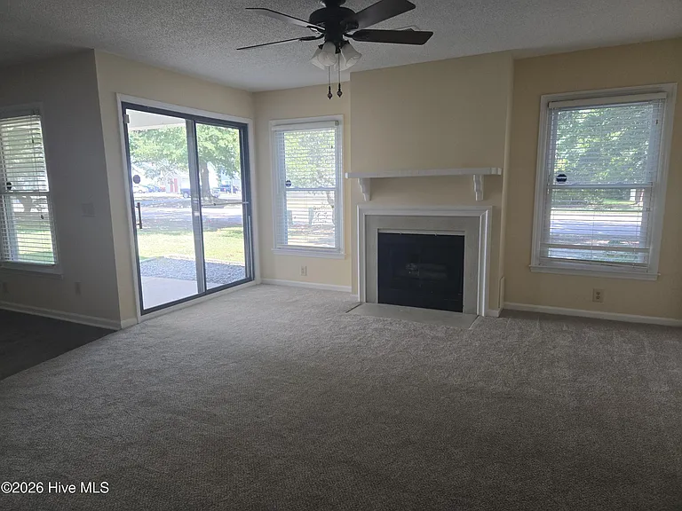 109 W Victoria Ct #A — Photo 5