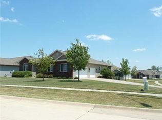 2144 Glen Oaks Dr, Coralville, IA 52241