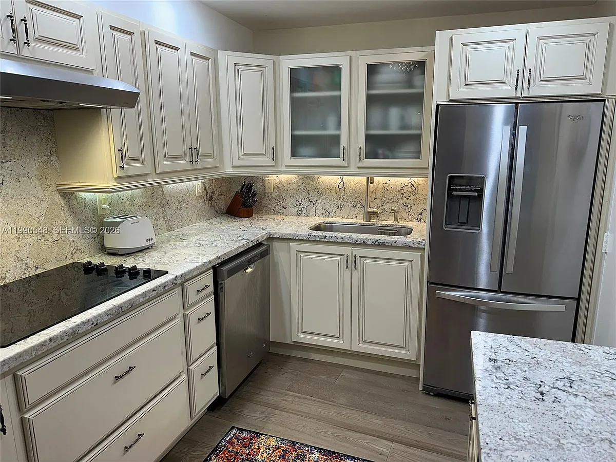 Building Photo - 6039 Collins Ave #1431