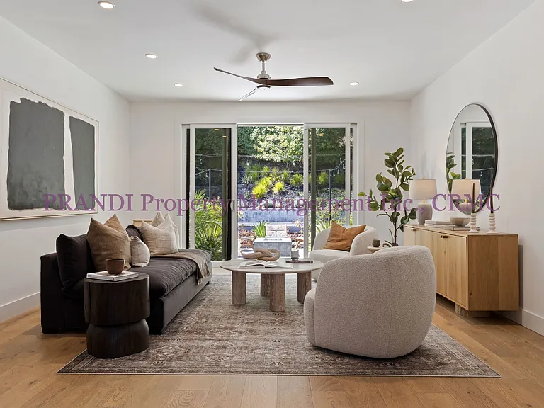 429 Blackstone Dr — Photo 5