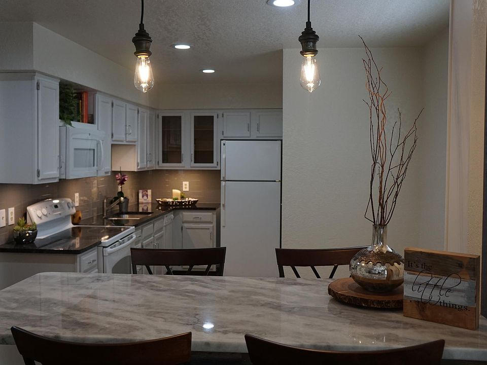 2nd image of 809 S Washington St #32