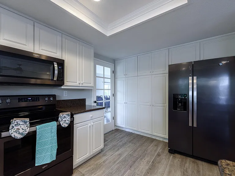 727 Lamplighter Rd — Photo 9