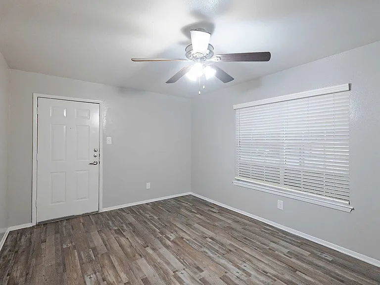 Ambassador Apartments — Photo 22