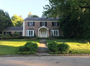 48 Blackburn Ln, Manhasset, NY 11030