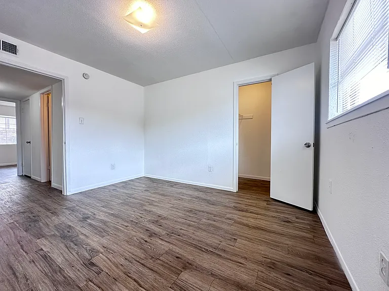 Timber Crossing Apartments — Photo 8