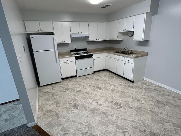 4th image of 9613 Farmer Dr #9