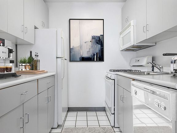 4th image of 429 E 52nd St APT 9J